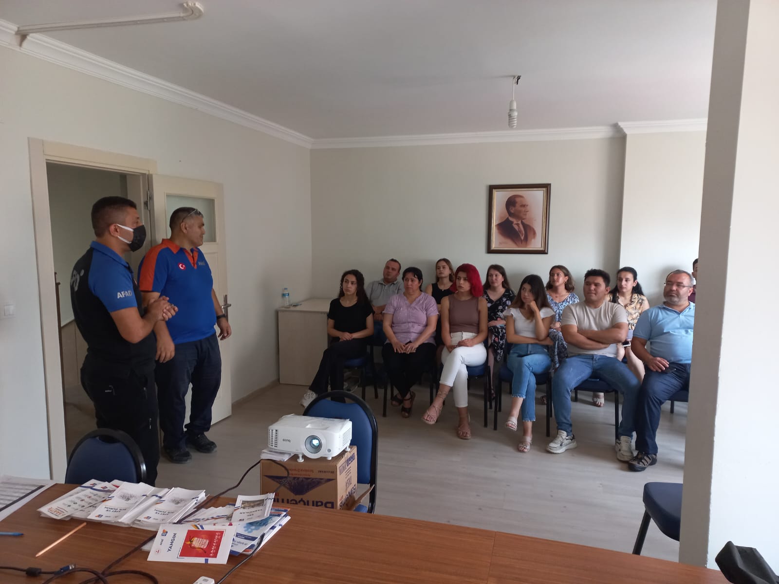  Silifke SHM  personellerimize  afetlerin önlenmesi,afet sonrası planlama ve koordinasyon hakkında Afet ve Acil Durum Yönetimi(AFAD) ekipleri tarafından "Yangın Söndürme" konulu eğitim düzenlenmiştir.