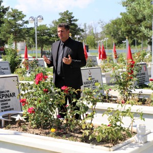 İl Müdür Vekilimiz Serdar DEMİRCİ, Erzincan Garnizon Şehitliği ve Hava Şehitliğini ziyaret etti. - fotoğraf 1
