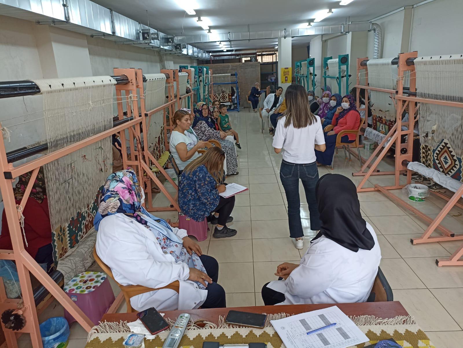 Dörtyol Aile Destek Merkezinin hizmetlerinden yararlanan ailelere “Aile içi şiddet” konulu seminer verildi.