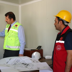 Sayın Valimiz İle Çocuk Evleri Sitemizin İnşaat Alanını Ziyaret Ettik - fotoğraf 2