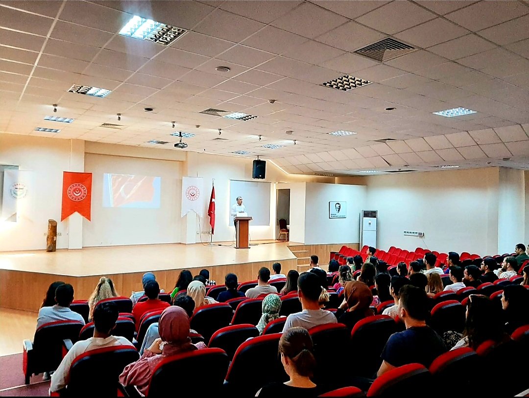 İl Müdürlüğümüze yeni ataması yapılan personelimize,il müdürümüz ve kurum idarecilerimiz tarafından "Oryantasyon Eğitim Programı"düzenlenmiştir. Hayırlı olsun der,yeni görevlerinde başarılar dileriz. 