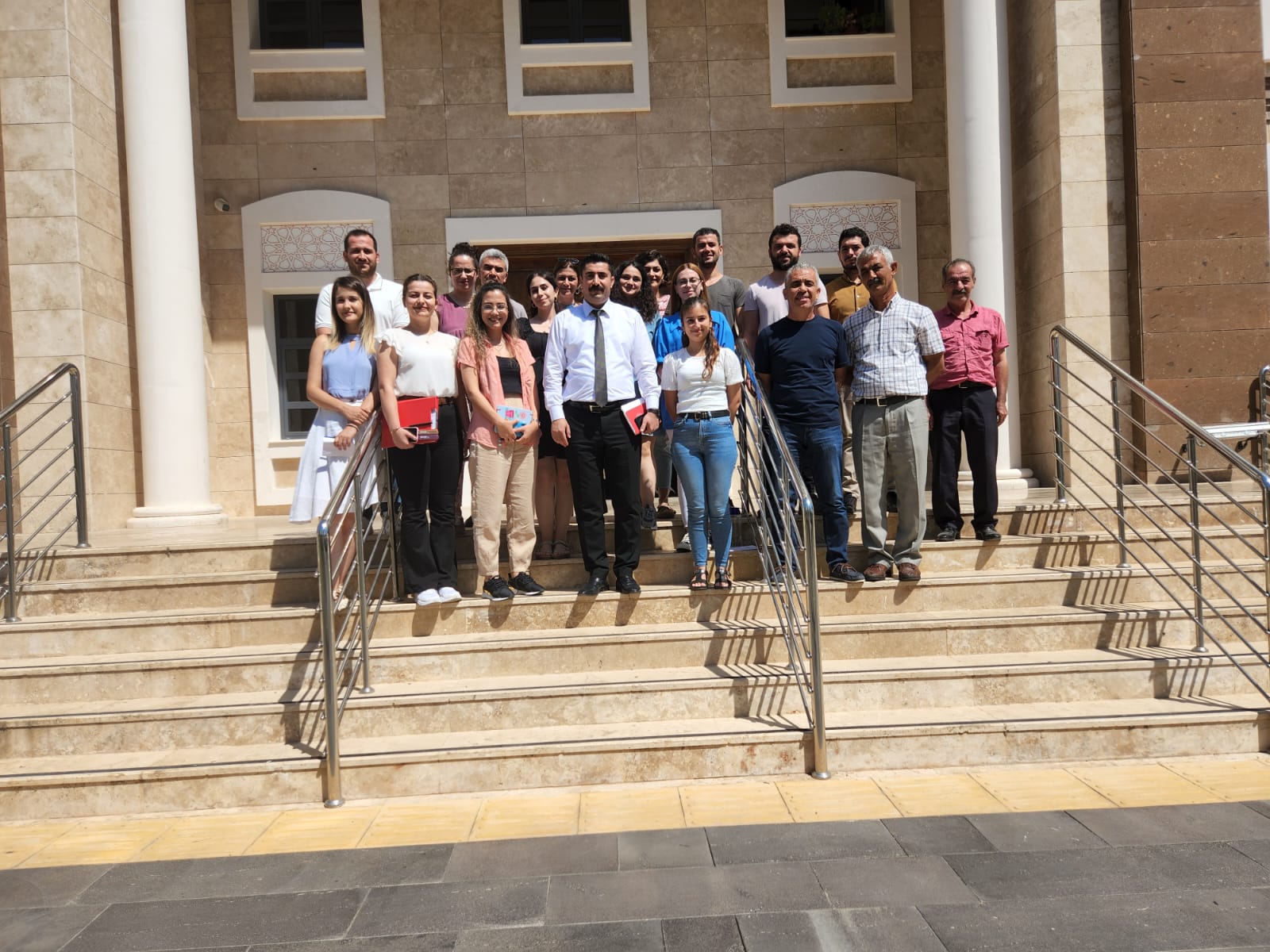 Mezitli İlçemizde ihtiyaç sahiplerinin tespiti,sosyal hizmet müdahalesinin ve takibinin yapılması ile milletimize ulaştırılmasını sağlayacak olan Mezitli Sosyal Hizmet Merkezi'miz açılmıştır,hayırlı olsun. 