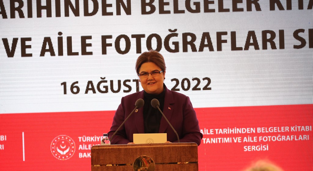 Bakanımız Derya Yanık "Aile Tarihinden Belgeler Kitabı"nı Tanıttı