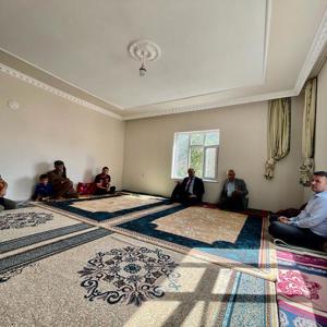Şemdinli'de Şehit Olan Güvenlik Korucuları Ailelerine Taziye Ziyareti - fotoğraf 2