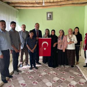 Şemdinli'de Şehit Olan Güvenlik Korucuları Ailelerine Taziye Ziyareti - fotoğraf 1