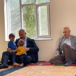 Şemdinli'de Şehit Olan Güvenlik Korucuları Ailelerine Taziye Ziyareti - fotoğraf 4