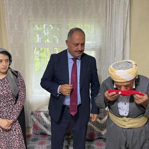 Şemdinli'de Şehit Olan Güvenlik Korucuları Ailelerine Taziye Ziyareti - fotoğraf 5