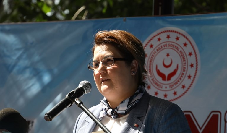 Bakanımız Derya Yanık, Andırın’da "Ailemizin Çınarları Festivali"ne Katıldı