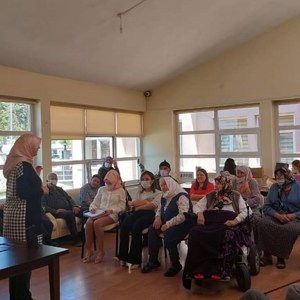 Bakanlıktan Yaşlılara Güvenli İnternet Kullanımı Eğitimi - fotoğraf 3