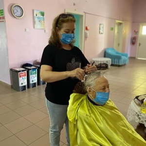 Ahilik Haftası Kapsamında  Kırklareli Huzurevi Müdürlüğünde Kalmakta Olan Kıymetli Büyüklerimizin Saç Bakımları Yapılmıştır. - fotoğraf 3