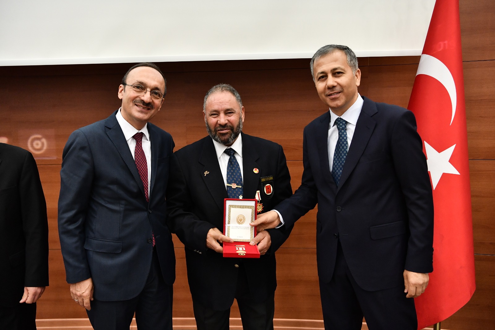 Kıbrıs Barış Harekatı Gazilerimize madalyaları takdim edildi