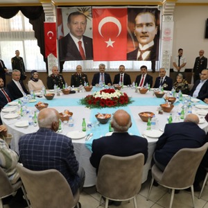 19 Eylül Gaziler Günü Etkinleri Kapsamında Şehit Aileleri ve Gaziler Onuruna Yemek Programı Düzenlendi. - fotoğraf 1