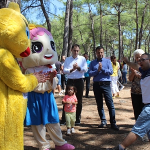 ÇOCUKLAR ÇOCUK ŞENLİĞİNDE GÖNÜLLERİNCE EĞLENDİLER - fotoğraf 3