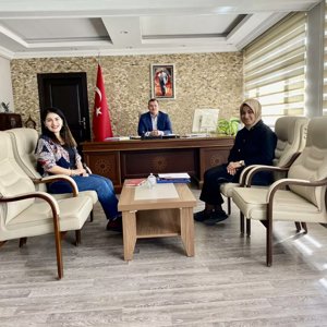 İl Müdürlüğümüz bünyesinde oluşturulan İntihar Komisyonu, Susuz İlçe Kaymakamı ve Akyaka İlçe Kaymakamını ziyaret ederek yapacakları çalışmalar hakkında bilgilendirme ve istişare faaliyetinde bulunmuşlardır. - fotoğraf 2