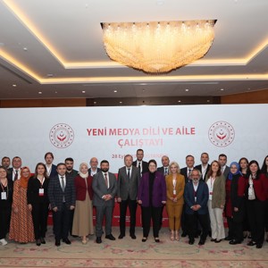 Bakanımız Derya Yanık Yeni Medya Dili ve Aile Çalıştayı'na Katıldı  - fotoğraf 4