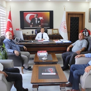 Muğla Muhtarlar Federasyonu Başkanı Kadir GÜMÜŞ ve beraberinde muhtarlardan oluşan heyet İl Müdürümüz Osman TOPRAKÇI'yı ziyaret etti. - fotoğraf 1