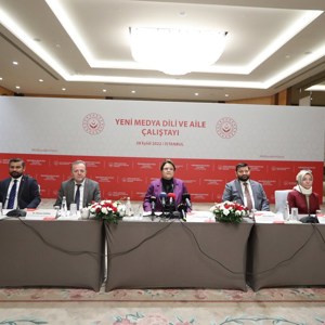 Bakanımız Derya Yanık Yeni Medya Dili ve Aile Çalıştayı'na Katıldı - fotoğraf 2