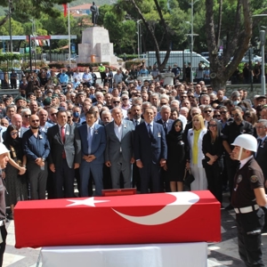 Muğla Vali Yardımcımız ve Menteşe eski Kaymakamımız Caner YILDIZ Muğla Valiliği'nde düzenlenen Devlet Töreni ile son yolculuğuna uğurlandı. - fotoğraf 3