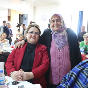 Bakanımız Derya Yanık Huzurevi Sakinleriyle Birlikte Konser İzledi - fotoğraf 3