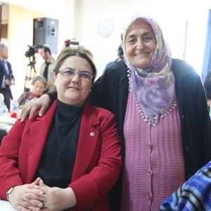 Bakanımız Derya Yanık Huzurevi Sakinleriyle Birlikte Konser İzledi - fotoğraf 2