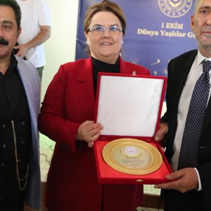 Bakanımız Derya Yanık Huzurevi Sakinleriyle Birlikte Konser İzledi - fotoğraf 3