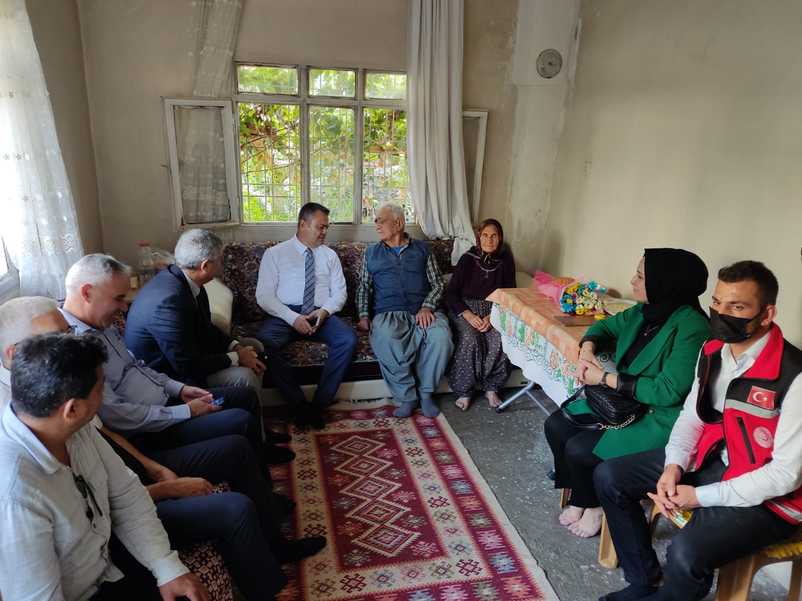 1 Ekim Dünya Yaşlılar Günü'nde  Tarsus SHM, ilçe kaymakamı ile Tarsus'ta ikamet eden 57 yıllık evli Eşref-Nimet DURMAZ ve 51 yıllık evli Tahsin-Sıdıka BOZKURT çiftini ziyaret etti.Büyüklerimize hayırlı bir ömür diliyoruz.🧿