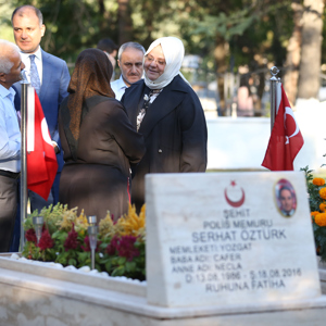 Bakan Selçuk'tan Şehit Ailelerine Ziyaret - fotoğraf 6