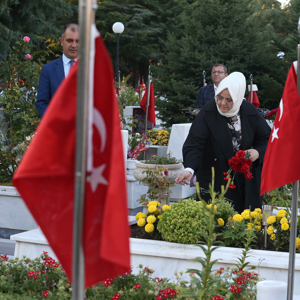 Bakan Selçuk'tan Şehit Ailelerine Ziyaret - fotoğraf 7