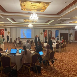Ukrayna'dan Türkiye'ye Gelen Çocuklara Yönelik Müdahale Programı Oryantasyon Eğitimi Başladı - fotoğraf 1