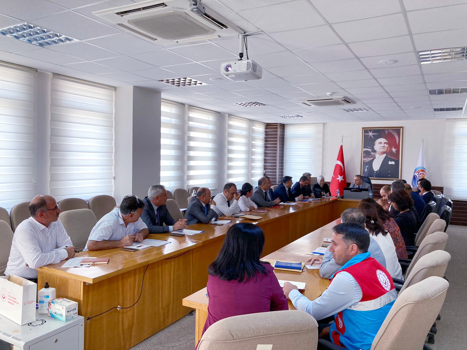 İl müdürümüz başkanlığında,ilimiz SYVD ve SHM müdürlerimizin katılımıyla Ulusal Hane Ziyaretleri Eylül ayı değerlendirme ve Ekim ayı planlama toplantısı düzenlendi. 