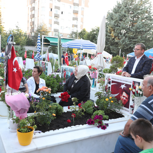 Bakan Selçuk'tan Şehit Ailelerine Ziyaret - fotoğraf 8