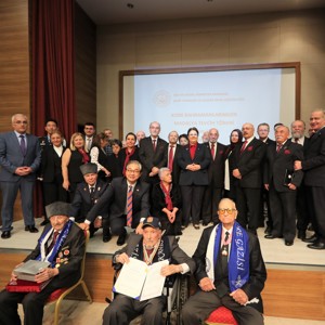 Seyranbağları Huzurevi’nde Kahraman Kore Gazilerimize Madalya Tevcih Töreni gerçekleştirildi - fotoğraf 3
