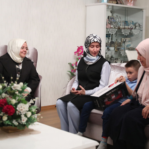 Bakan Selçuk'tan Şehit Ailelerine Ziyaret - fotoğraf 9