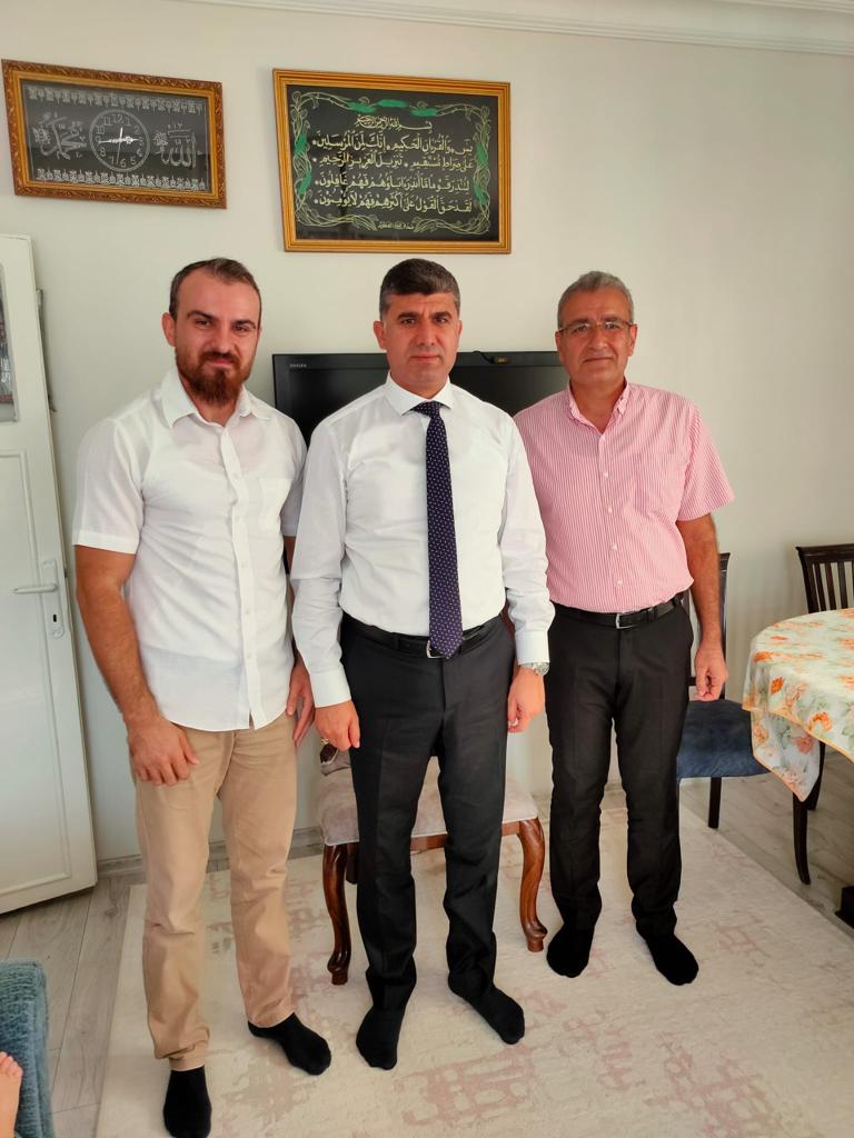 Akdeniz SHM, İlçe Kaymakamımızın da katılımı ile kahraman şehitlerimizin kıymetli ailelerini ziyaret ettiler.