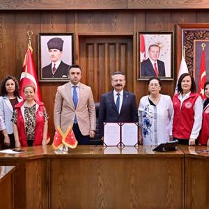 Valimiz Sayın Hüseyin Aksoy’un katılımı ile İl Müdürlüğümüz ve Aymelek Derneği arasında  Yaşlı Gündüz Bakım Merkezlerinin işletilmesine dair işbirliği protokolü imzalandı - fotoğraf 4
