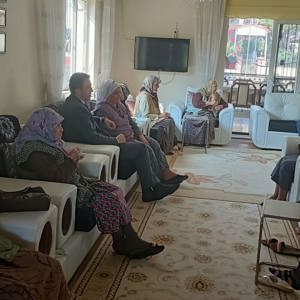  İl Müdürümüz Ömer Turan Gündüzlü Yaşlı Bakım Merkezlerini  Aymelek Dernek başkanı Yurdagül Altınbaş ile birlikte ziyaret ettiler - fotoğraf 4