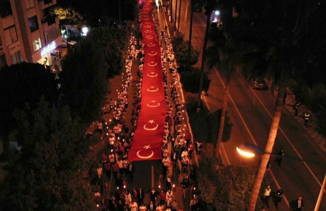 Cumhuriyetimizin 99. yaşında ellerimizde bayraklarımızla çocuklarımız, personellerimiz,il müdürümüz,vatandaşlarımız ve Valimiz Sn.Ali Hamza PEHLİVAN'ın da katılımıyla Fener Alayı Yürüyüşü düzenlendi.