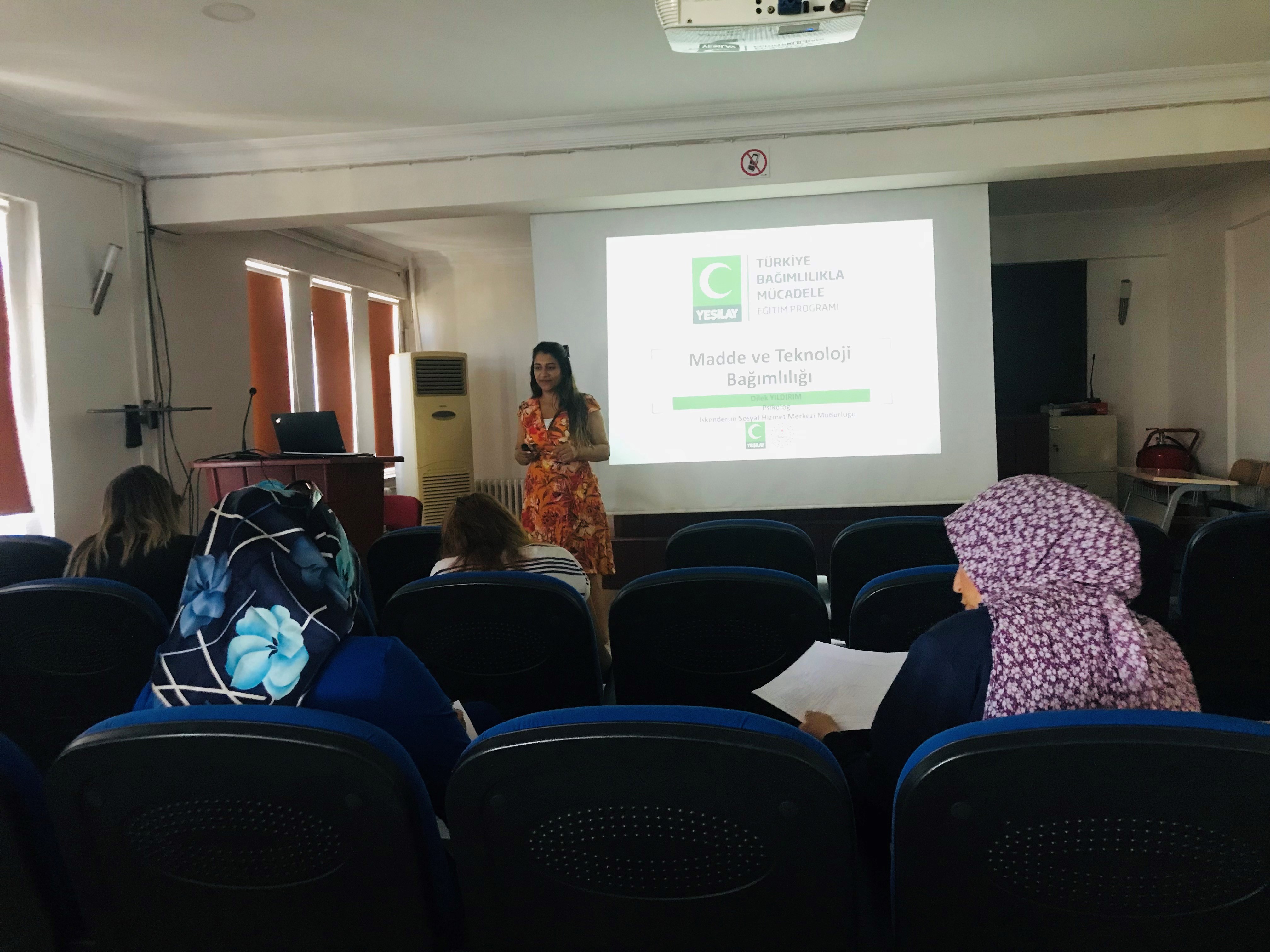 İskenderun Halk Eğitim Merkezi Müdürlüğünde görevli personele yönelik “Madde ve Teknoloji Bağımlılığı” semineri verildi.