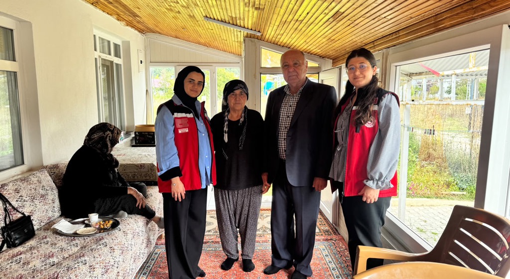 Andırın Sosyal Hizmet Merkezi Müdürlüğümüzden Aziz Şehidimiz Kamuran Üçgül’ün Ailesine Anlamlı Ziyaret