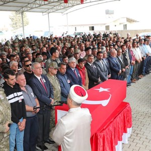 Şehidimiz Piyade Sözleşmeli Er Fırat Güner Son Yolculuğuna Uğurlandı. - fotoğraf 5