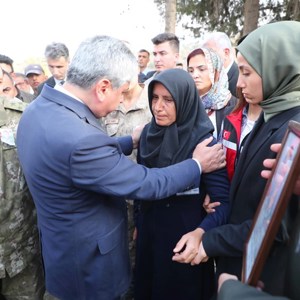 Şehidimiz Piyade Sözleşmeli Er Fırat Güner Son Yolculuğuna Uğurlandı. - fotoğraf 7