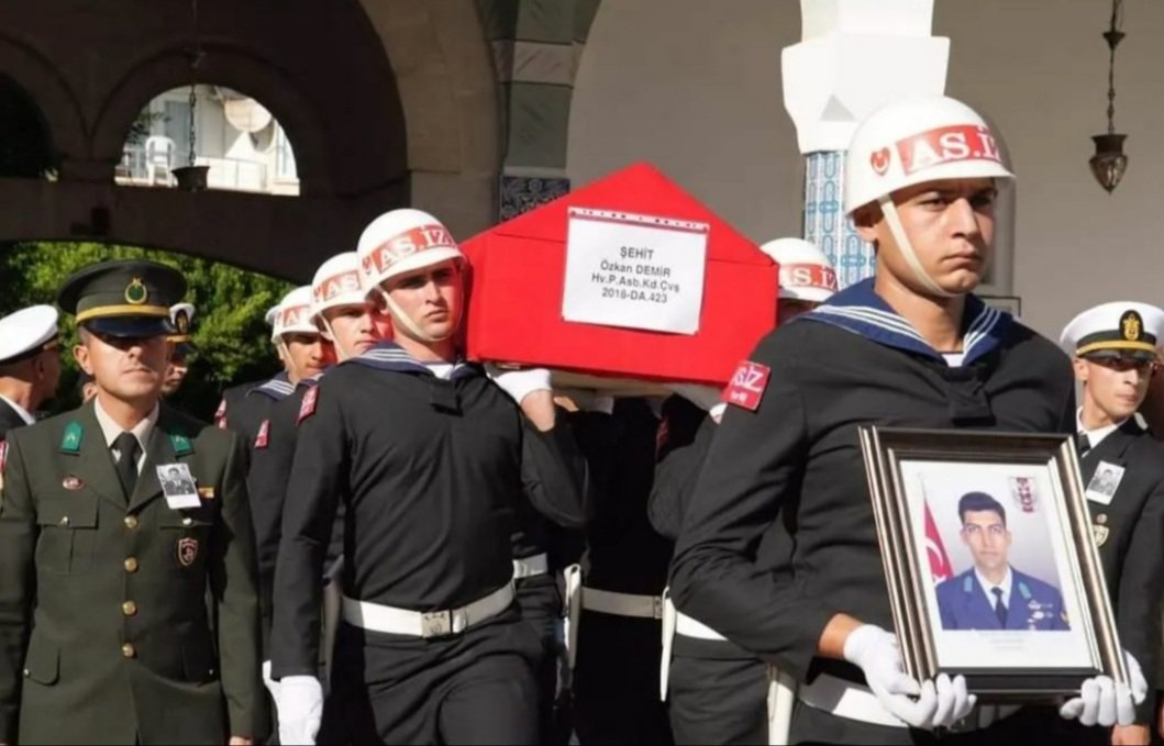 Kahraman şehidimiz P.Kd.Cvş.Özkan DEMİR'i Akbelen Mezarlığında dualarla Hakk'a uğurladık. Azîz şehidimize Allah'tan rahmet, ailemize sabır diliyoruz