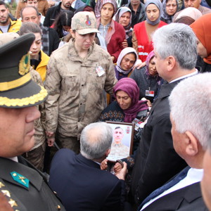 Şehidimiz Piyade Sözleşmeli Er İsmail Esmer Son Yolculuğuna Uğurlandı. - fotoğraf 11