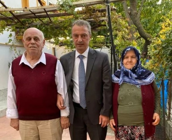 Şehidimiz Uzman Çavuş Ali BİLGİÇ'in anne ve babasını evinde ziyaret ettik.