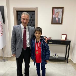 Satranç Turnuvası Birincilerine İl Müdürümüz İbrahim BAŞ'tan Madalya - fotoğraf 2