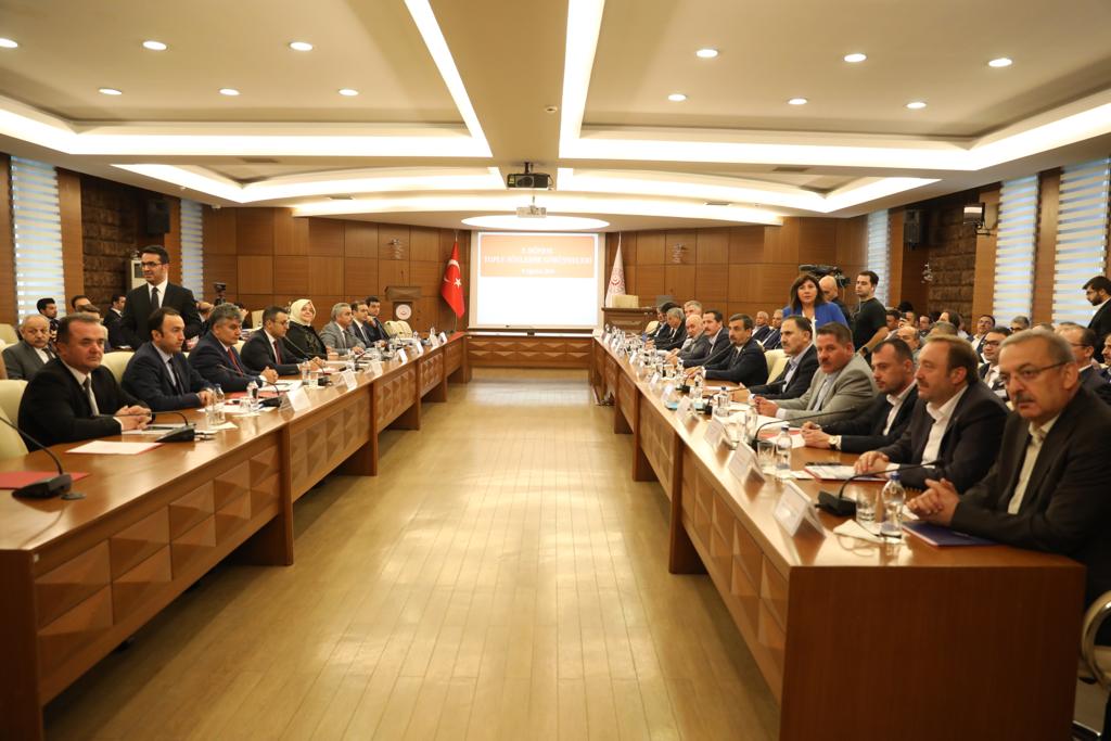 Bakan Selçuk, Toplu Sözleşme Görüşmeleri Kapsamında Kamu Görevlileri Sendikaları Heyeti İle İkinci Kez Bir Araya Geldi