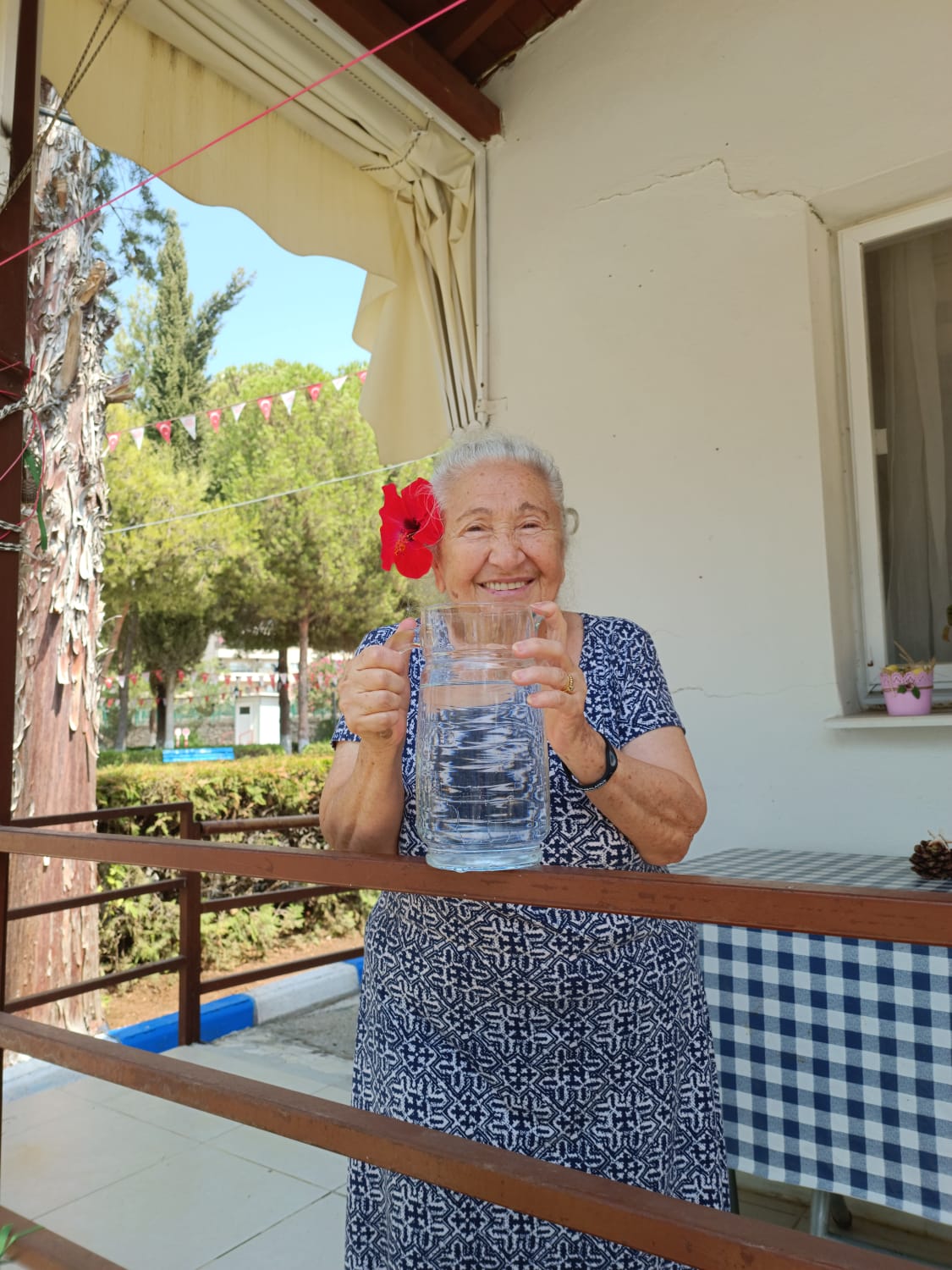 Bakanımız Sayın  Derya Yanık: “Küçük ev tipi huzurevlerimizde yaşlı çiftlerimizin kendilerini evlerinde hissetmelerini sağlıyoruz”
