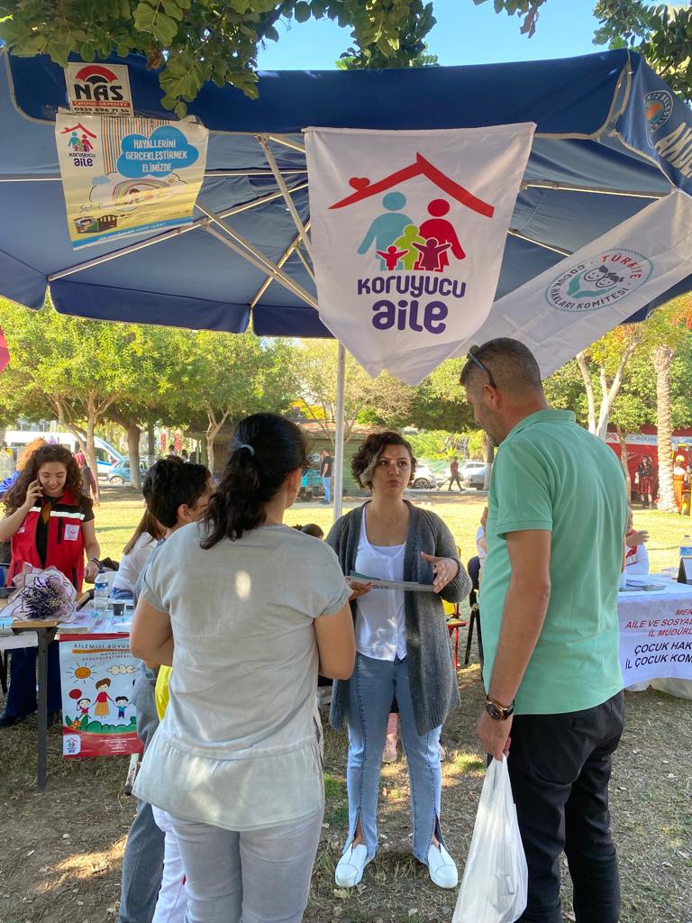 İl Müdürlüğümüz Koruyucu Aile Birimimiz, Her Çocuğun Bir Ailesi Olmalı diyerek  Mersin Narenciye Festivali'nde "Koruyucu Aile"yi anlatmak üzere yerini aldı. 