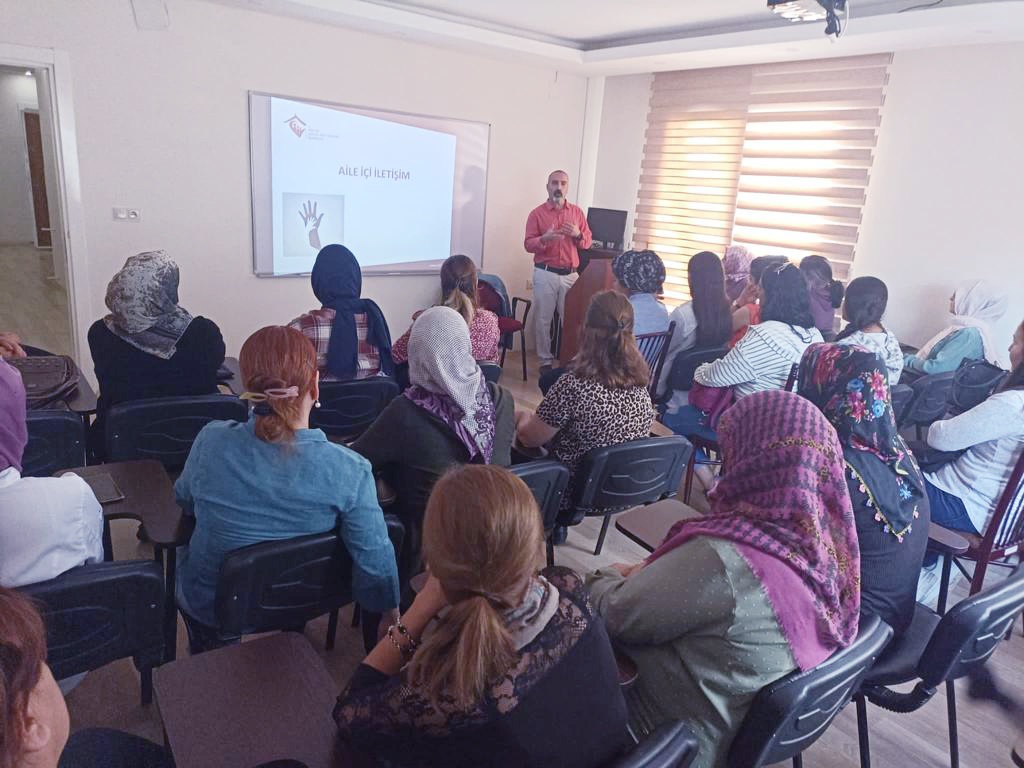 Toroslar SHM,  Toroslar ADEM kursiyerlerine Aile Eğitim Programı "Aile İçi İletişim" sunumundan.
