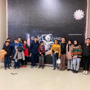 Antakya Sosyal Hizmet Merkezi Müdürlüğü tarafından Okul Destek Projesi kapsamında ortaokul öğrencilerine “Meclis Vali Rahmi Doğan Kütüphanesi, Meclis Kültür Sanat Merkezi ve Hatay Arkeoloji Müzesi’ne” gezisi düzenlendi. - fotoğraf 8